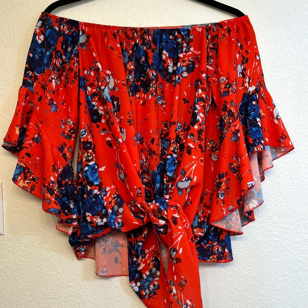 Off shoulder top with a knot upfront. Size S. no brand